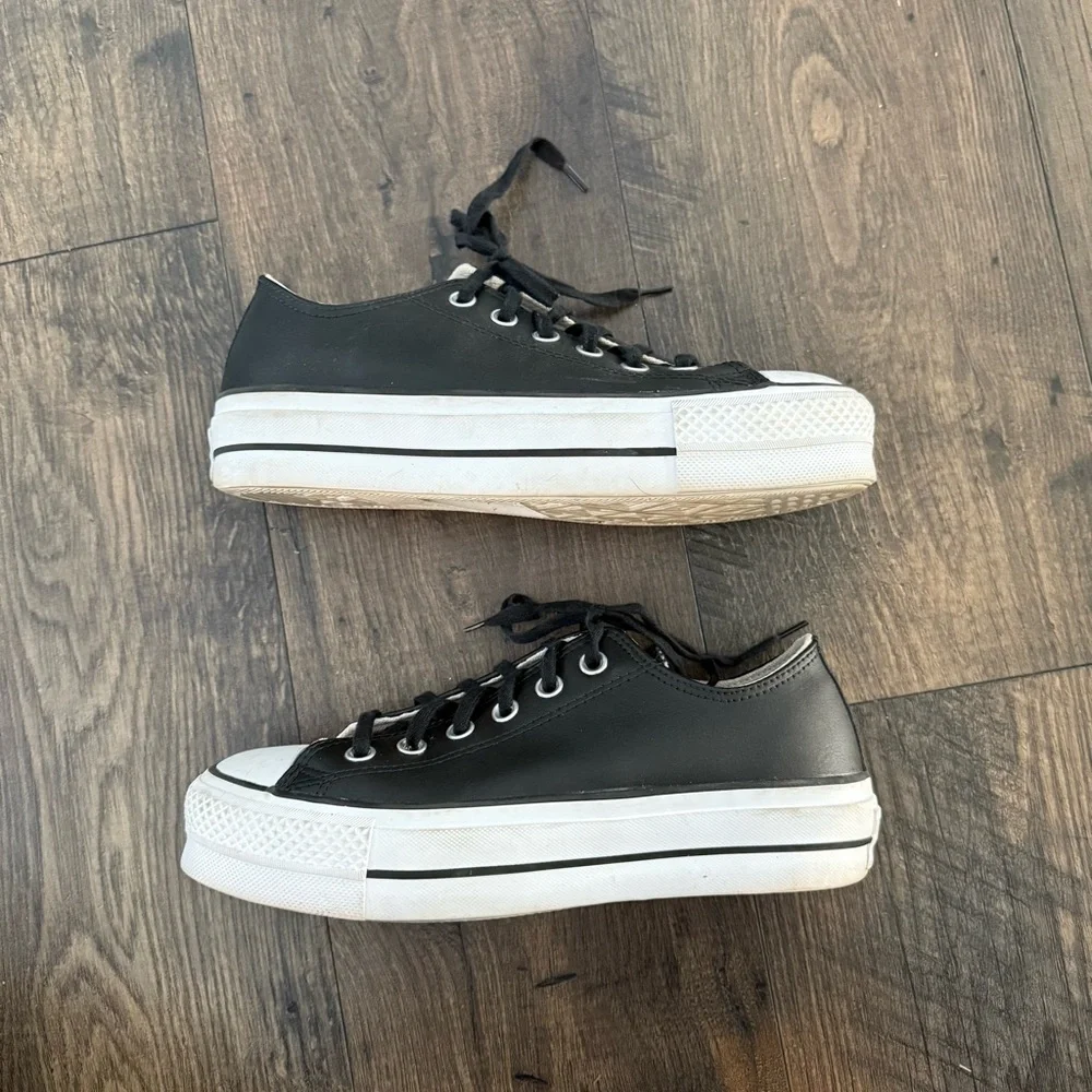 Converse Women Low Top Leather Platform Lace Up Tennis Shoe Sneakers Size 8Black - Picture 3 of 5
